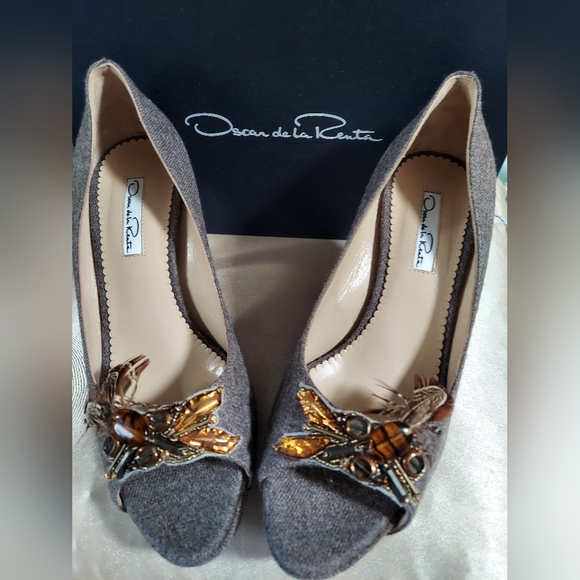 *$1,500 OSCAR DE LA RENTA CRYSTAL BEAD FEATHER EMBROID SHOES US 7 EUR 7 - Picture 1 of 6